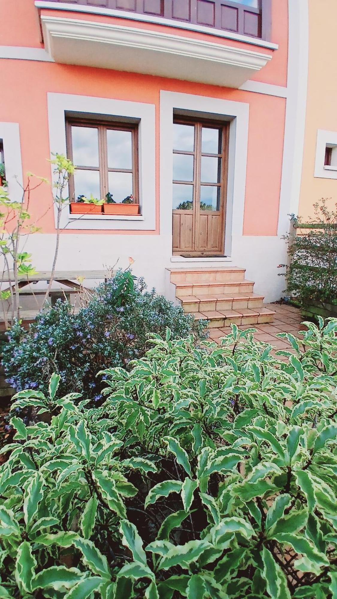 Acogedor Bajo Con Terraza Y Vistas Apartman Nueva de Llanes Kültér fotó
